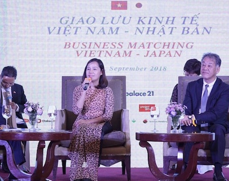 Phó Tổng giám đốc Vietjet Nguyễn Thị Thúy Bình (giữa) chia sẻ thông tin về kế hoạch khai thác các đường bay giữa Việt Nam  Nhật Bản của Hãng